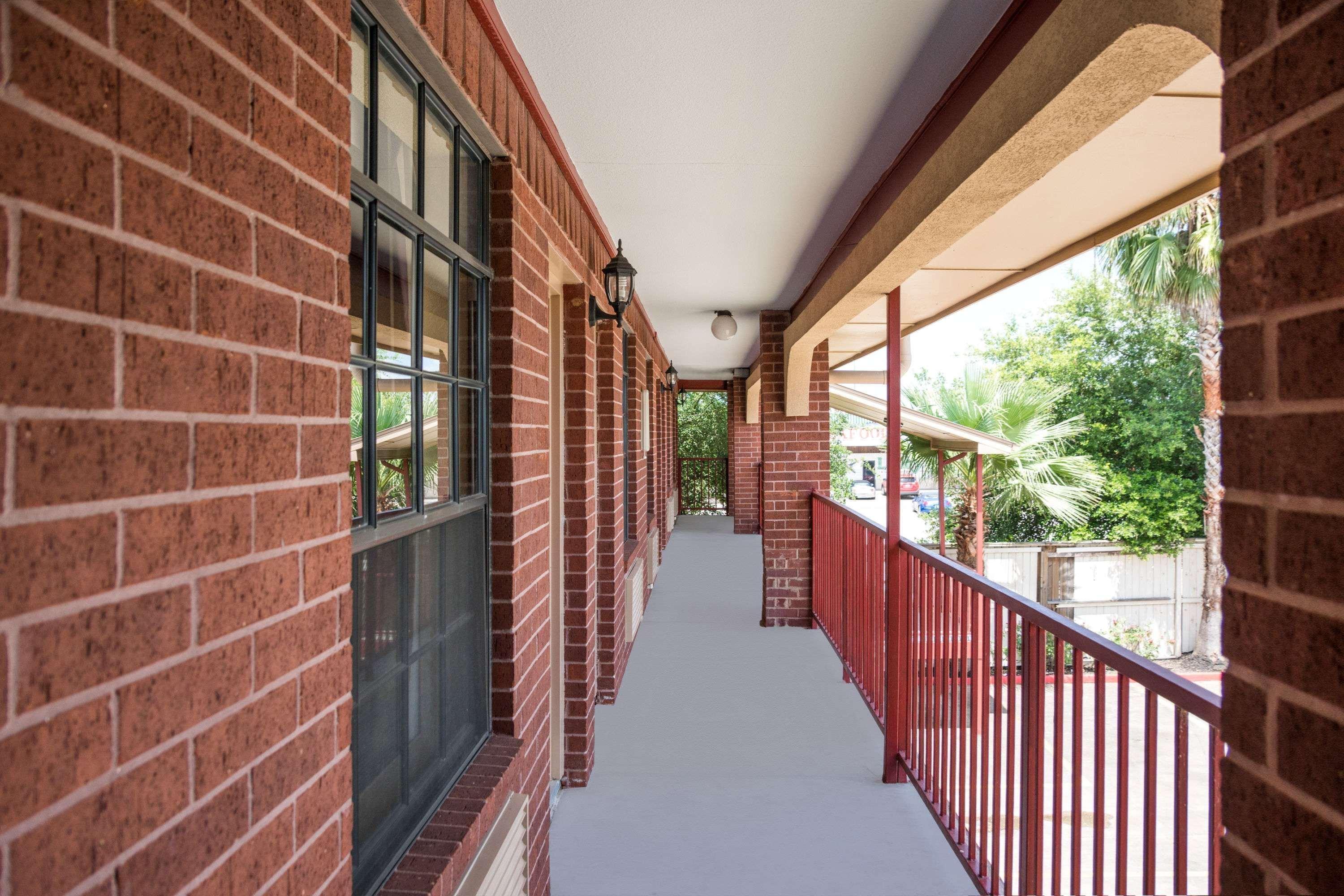 Super 8 By Wyndham Houston West Katy Hotel Exterior photo